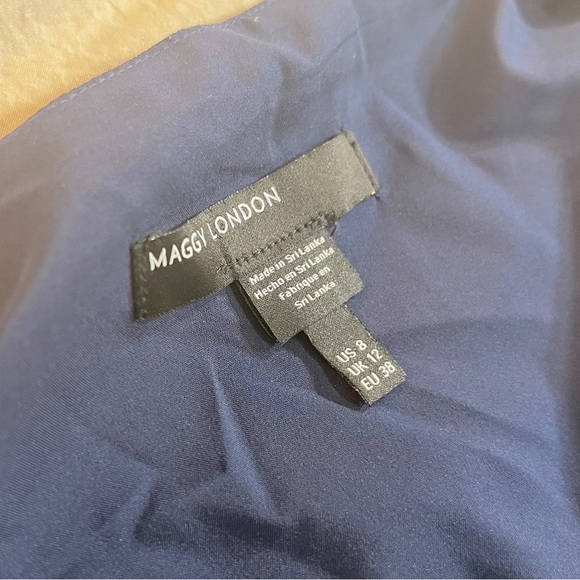 Maggy London Women’s Blue White Striped Midi Dress V-Neckline Size 8 - Picture 9 of 14